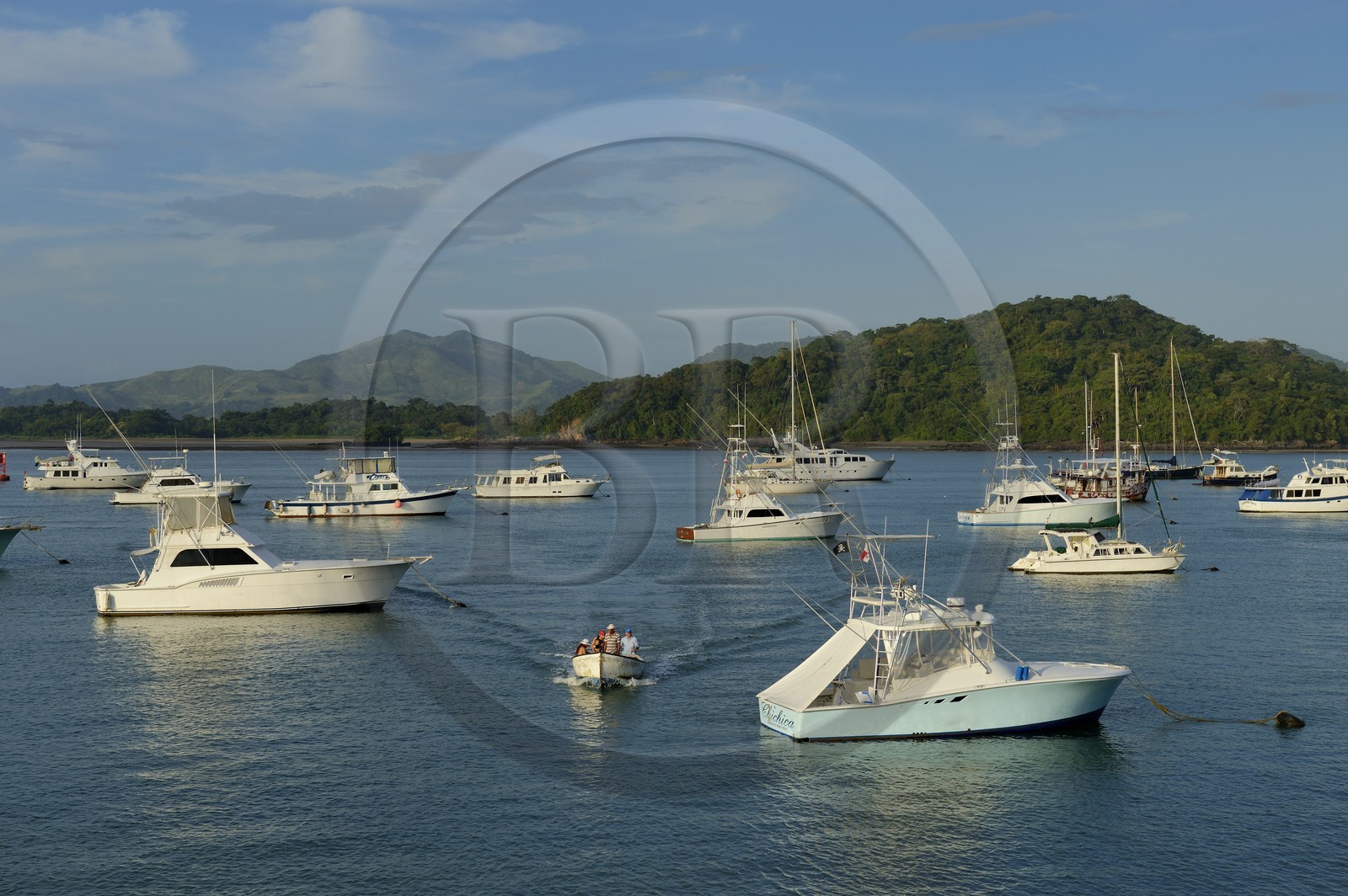 Panama, Panama City, bateaux de plaisance en bordure du chenal d'accès au Canal de Panama coté Océan Pacifique