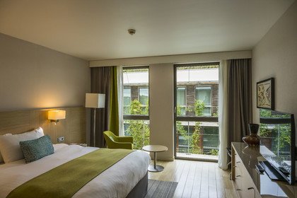 France, Hérault (34), Montpellier,  quartier de Port Marianne, Hotel Courtyard by Marriott à l'architecture contemporaine, une chambre