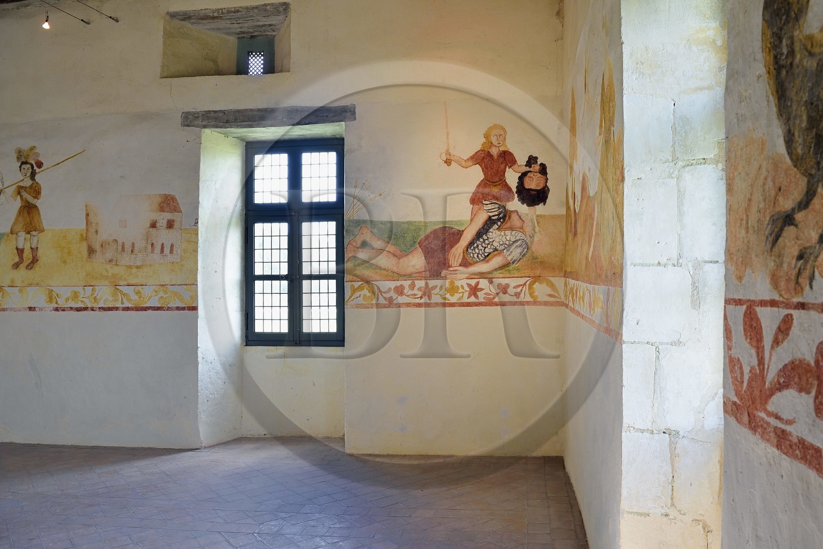 France, Charente-Maritime (17), l'ancien prieuré Saint-Jean-l'Evangéliste de Trizay appelé abbaye de Trizay abrite un centre d'art contemporain, peintures murales (XVIIème siècle) de l'ancienne chambre du prieur