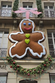France, Bas-Rhin (67), Strasbourg, vieille ville classée au Patrimoine Mondial de l'UNESCO, gateau (bredebe) géant