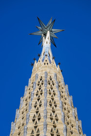 Spain, Catalonia, Barcelona, Eixample district, Sagrada Familia basilica by Catalan modernist architect Antoni Gaudi, listed as a UNESCO World Heritage Site, the recently completed top of the Mary Tower with the bright Virgin's Star