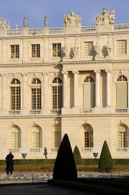 France, Yvelines (78), château de Versailles, classé Patrimoine Mondial de l'UNESCO, la façade des appartements de la Reine