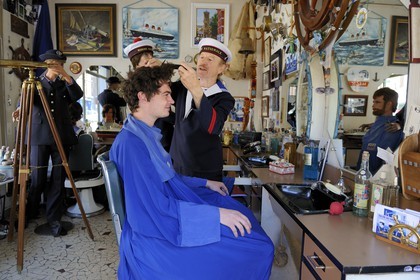 France, Seine-Maritime (76), Le Havre, Centre-ville reconstruit du Havre par Auguste Perret classé Patrimoine Mondial de l'UNESCO, le très particulier Salon des Navigateurs dans le quartier Saint-François, le coiffeur Daniel Lecompte