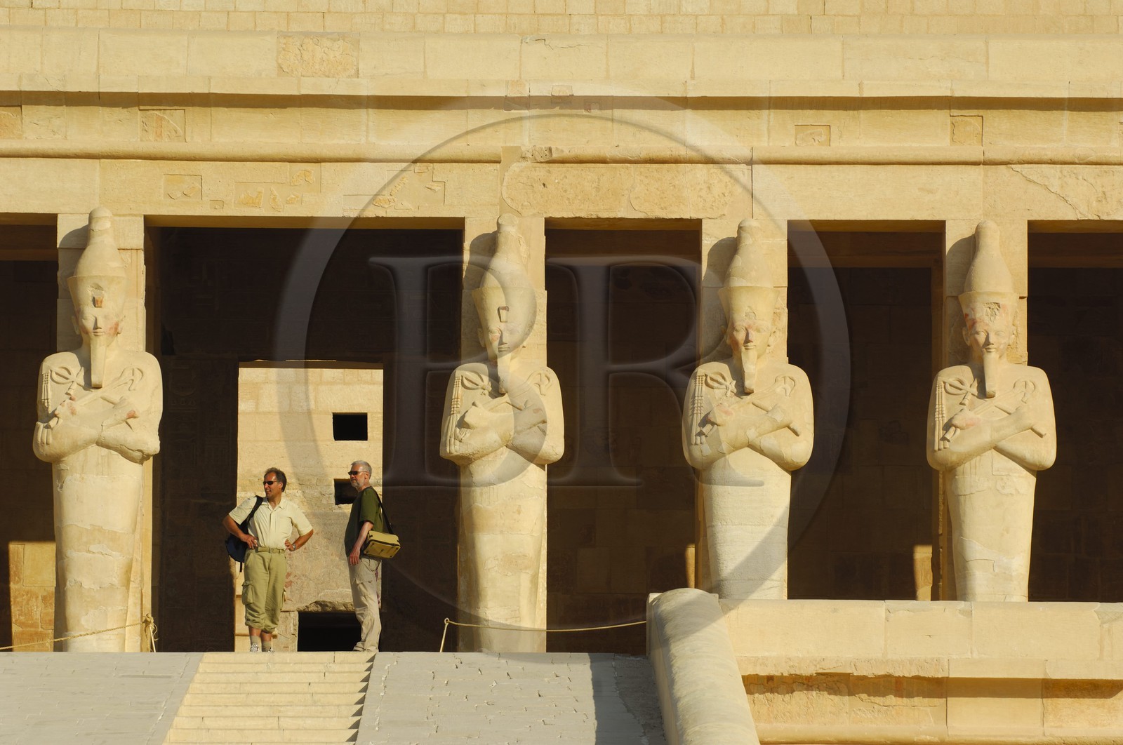 Egypte, Haute Egypte, vallée du Nil, environs de Louxor, nécropole thébaine classée Patrimoine Mondial de l'UNESCO, Thèbes Ouest, Deir el Bahari, temple d'Hatchepsout, piliers osiriaques