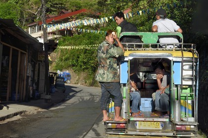 Philippines, province d'Ifugao, région de Banaue, jeepney (jeep allongée pour le transport de passagers)