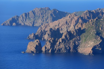 France, Corse-du-Sud (2A), Golfe de Girolata, classé Patrimoine Mondial de l'UNESCO, Réserve naturelle de la presqu'ile de Scandola (vue aérienne)