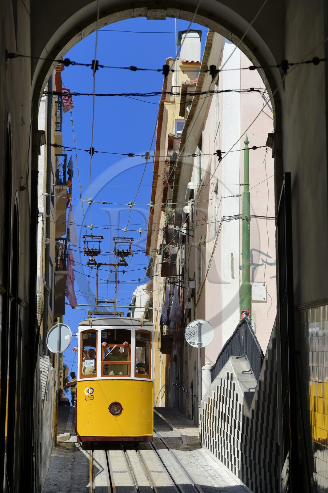 Portugal, Lisbonne, quartier du Bairro Alto, le funiculaire de Bica, reliant le quartier de Bairro alto aux rives du Tage