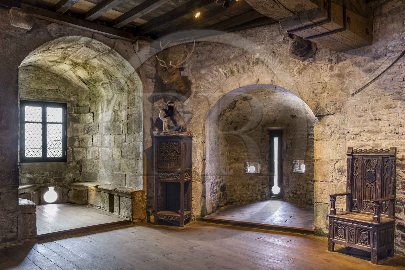 France, Côtes d'Armor (22), Grand Site de France Cap d'Erquy – Cap Fréhel, Plévenon, le Fort La Latte ou château de la Roche Goyon du XVème siècle, la salle seigneuriale dans le donjon
