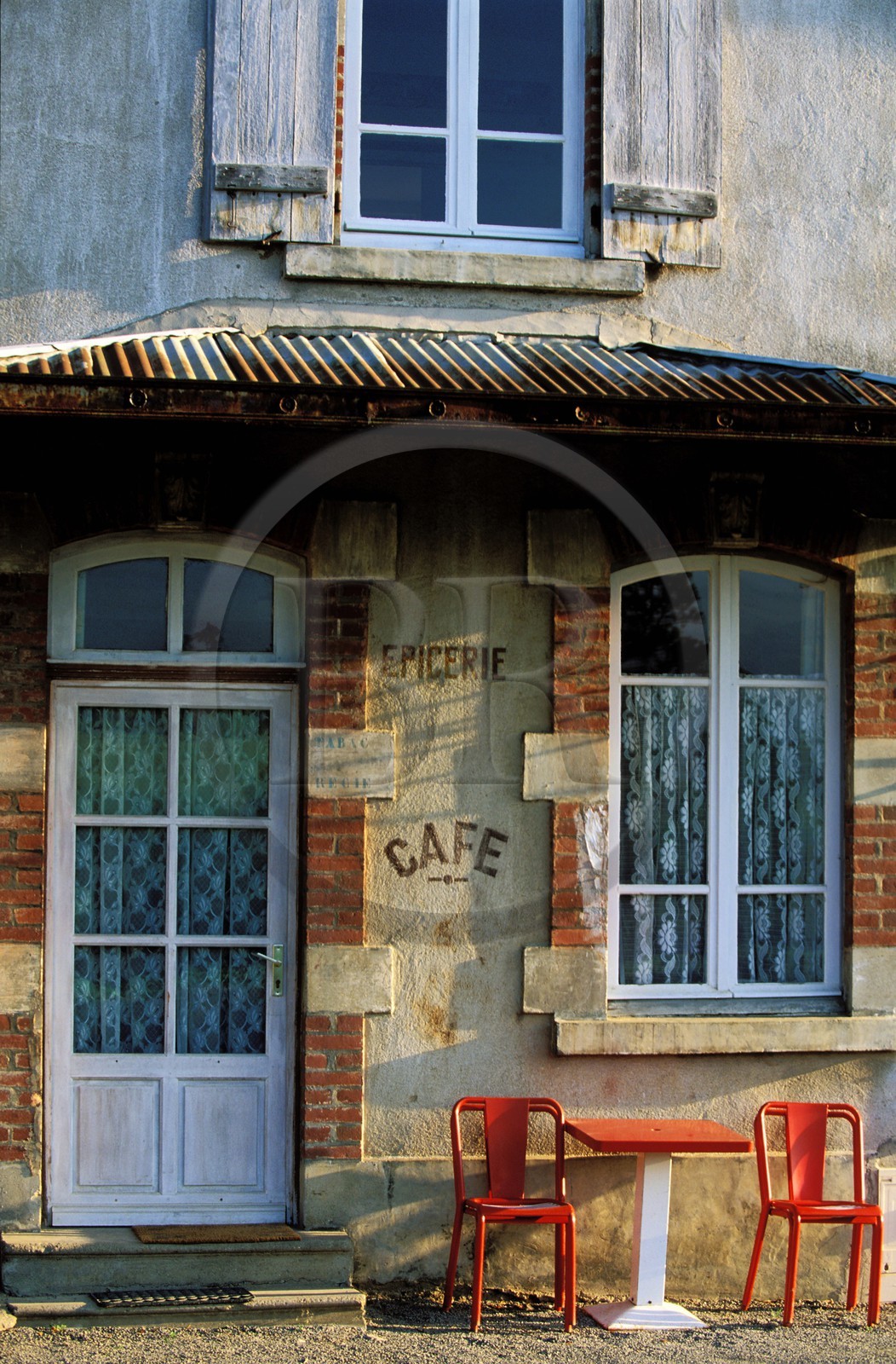 France, Saône-et-Loire (71), Chissey-les-Mâcon, café-épicerie