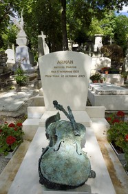 France, Paris (75), cimetière du Père-Lachaise, la tombe du sculpteur Arman