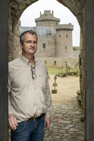 France, Côtes d'Armor (22), Grand Site de France Cap d'Erquy – Cap Fréhel, Plévenon, le Fort La Latte ou château de la Roche Goyon du XVème siècle, le logis du Gouverneur, le chateau est une propriété familiale, le fils Guénolé Jouon-des-Longrais