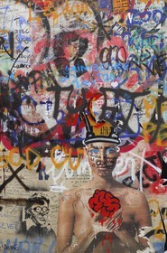 France, Paris (75), la maison couverte de graffitis où vécut Serge Gainsbourg rue de Verneuil