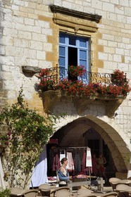 France, Dordogne, Perigord Pourpre, Monpazier, labelled Les Plus Beaux Villages de France (The Most Beautiful Villages in France), shop under the arcades of the place des Cornieres in the heart of the village