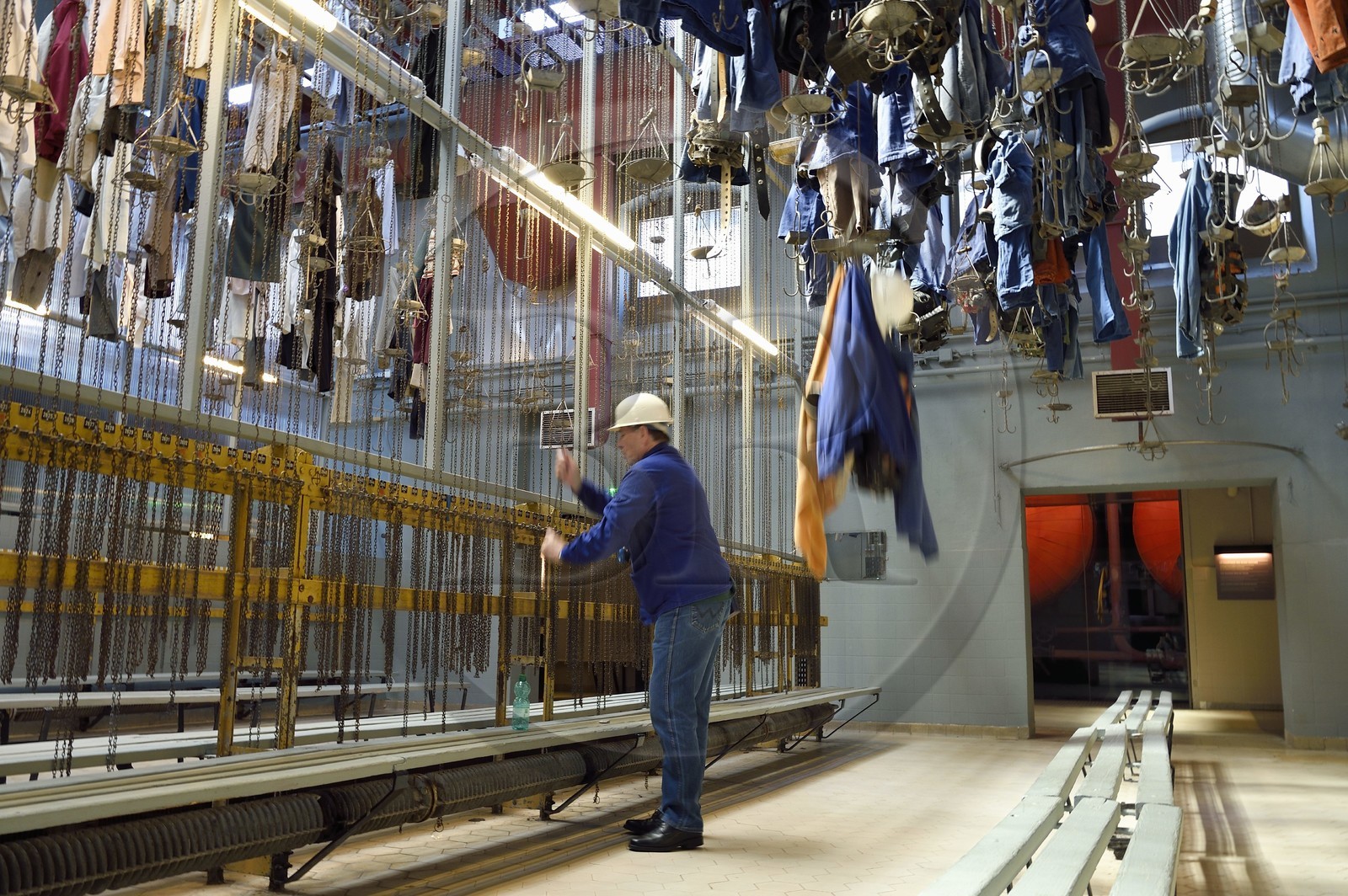 France, Moselle (57), Petite-Rosselle, le musée du carreau Wendel, batiment des mineurs, le vestiaire aussi appelé salle des pendus