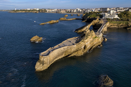 France, Pyrénées-Atlantiques (64), Pays-Basque, Biarritz, le Rocher de la Vierge (vue aérienne)