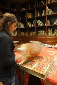 France, Haut-Rhin (68), Mulhouse, musée de l’Impression sur Étoffes, Service d’utilisation des documents (SUD), bibliothèque textile qui donne accès à la plus importante collection d’imprimés au monde