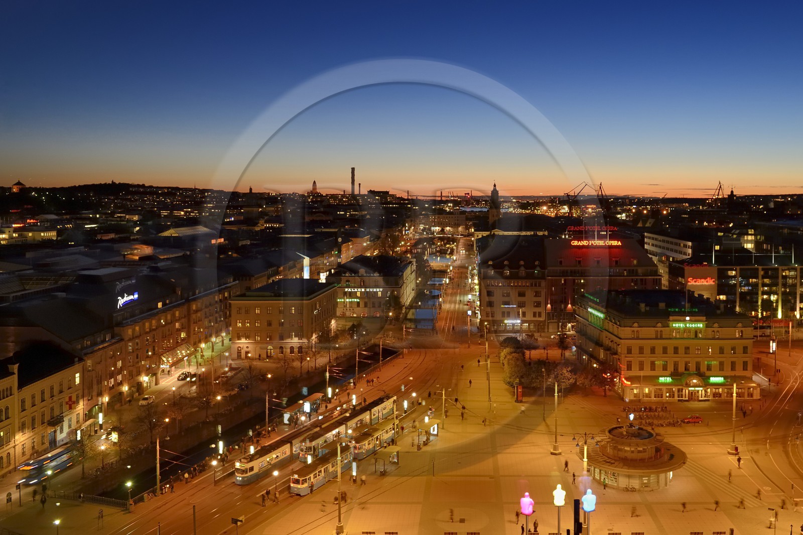 Suède, Västra Götaland, Göteborg (Gothenburg), la place Drottningtorget et le port vue depuis le Clarion Hotel Post