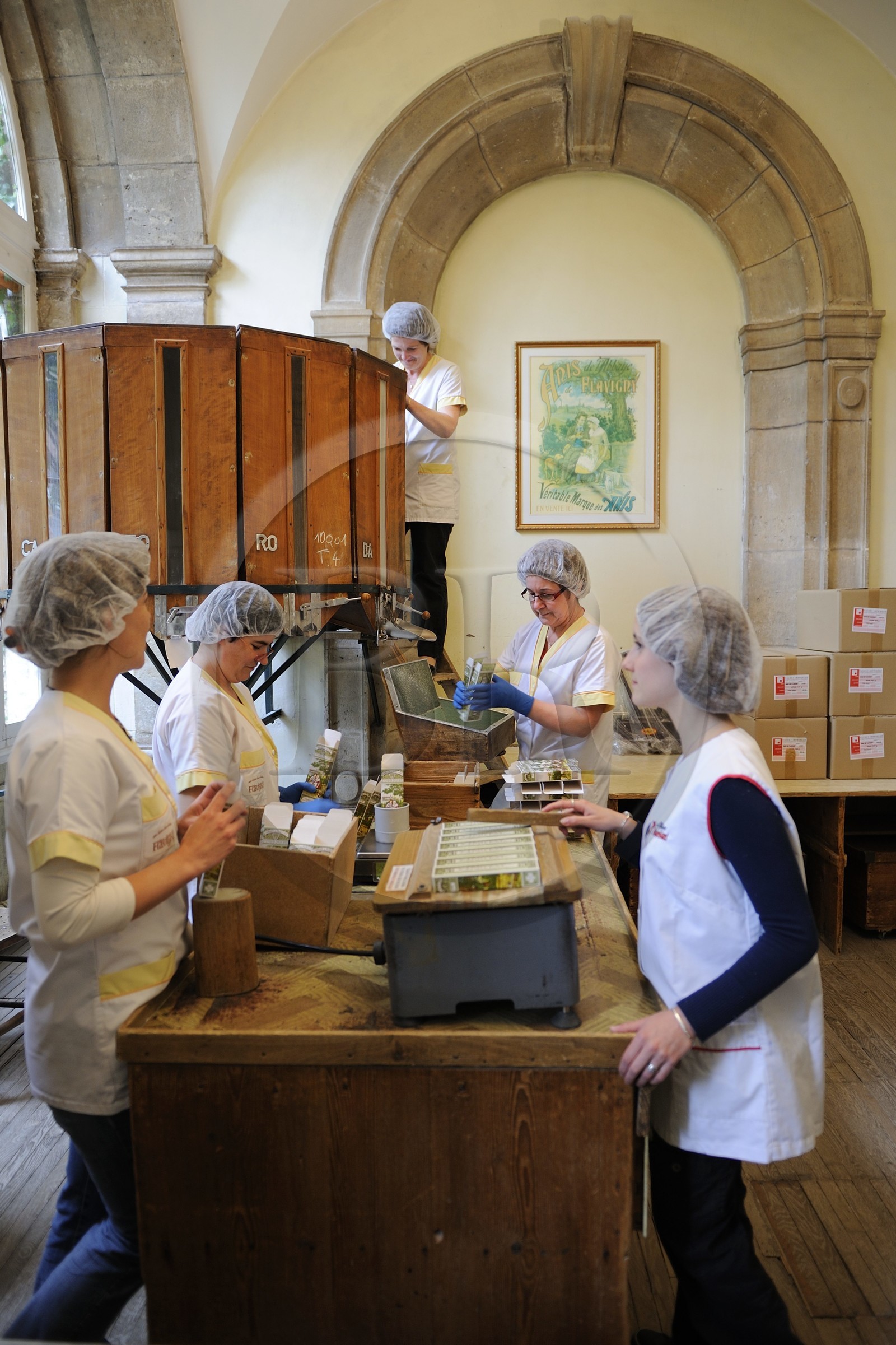 France, Côte d'Or (21), Flavigny-sur-Ozerain, la fabrique des Anis de Flavigny dans l'ancienne abbaye bénédictine