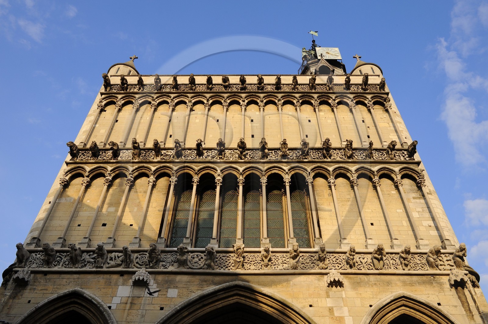 France, Côte d'Or (21), Dijon, l'église Notre-Dame (1230-1250), triple rangées de fausses gargouilles en façade