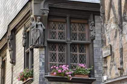 France, Indre et Loire, Tours, Place Plumereau, house at the corner of the rue de la Monnaie