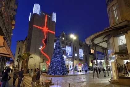 France, Aude, Narbonne, Narbonne Cathedral (Cathédrale Saint-Just-et-Saint-Pasteur de Narbonne) with Christmas decorations