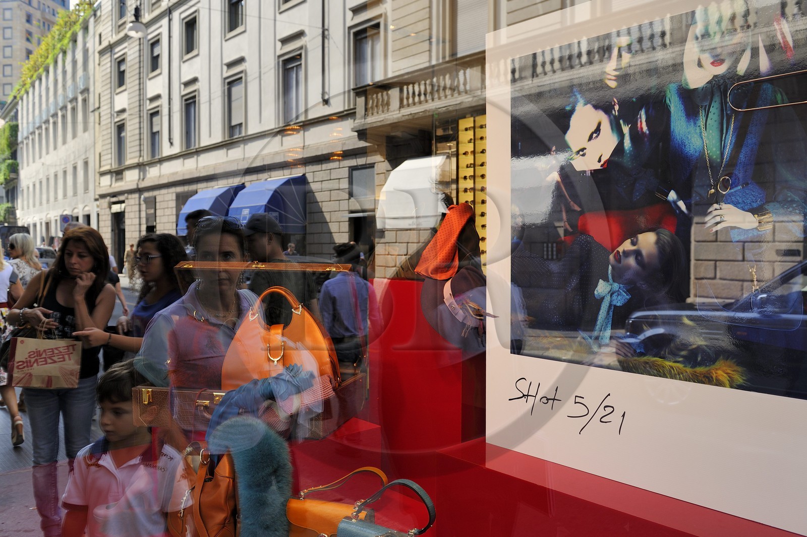 Italie, Lombardie, Milan, Quadrilatère de la mode, boutique de luxe via Monte Napoleone Italie, Lombardie, Milan, Quadrilatère de la mode, boutique de luxe via Monte Napoleone