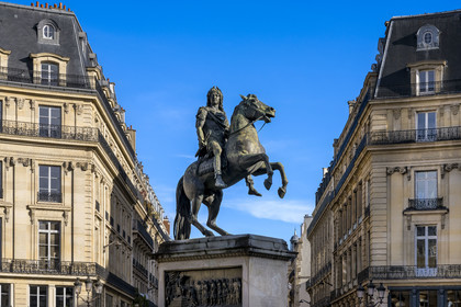France, Paris (75), place des Victoires, la statue équestre de Louis XIV de François-Joseph Bosio