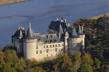 France, Loir-et-Cher (41), Vallée de la Loire classée Patrimoine Mondial de l'UNESCO, château de Chaumont-sur-Loire (vue aérienne)
