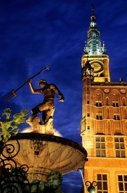 Pologne, Poméranie Orientale, Gdansk, la fontaine de Neptune devant l' Hôtel de ville (Ratusz Glownego Miasta)