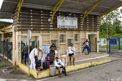 France, Guyane, Saint-Laurent-du-Maroni, la gare fluviale port de l'ouest en bordure du quartier de La Charbonnière faisant la liaison avec le Suriname