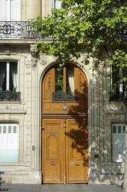 France, Paris (75), immeuble haussmannien de première classe au n° 84-88 boulevard Malesherbes, detail de la facade