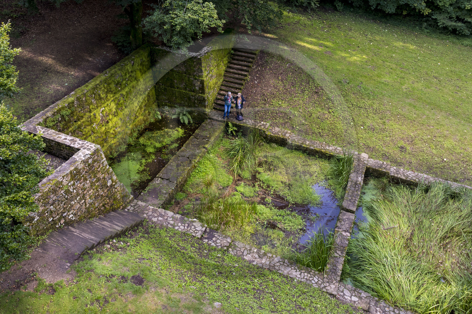 France, Saône-et-Loire (71), parc naturel régional du Morvan, Saint-Léger-sous-Beuvray, oppidum de Bibracte, capitale du peuple celte des Éduens, site archéologique sur le mont Beuvray, la fontaine Saint-Pierre(vue aérienne)