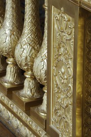 France, Yvelines (78), château de Versailles, classé Patrimoine Mondial de l'UNESCO, appartement du Roi, la chambre du Roi, détail de la balustrade du lit