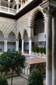 Espagne, Andalousie, Séville, Alcazar de Séville (Reales Alcazares de Sevilla), classé Patrimoine Mondial de l'UNESCO, Cour des Demoiselles (Patio de las Doncellas)