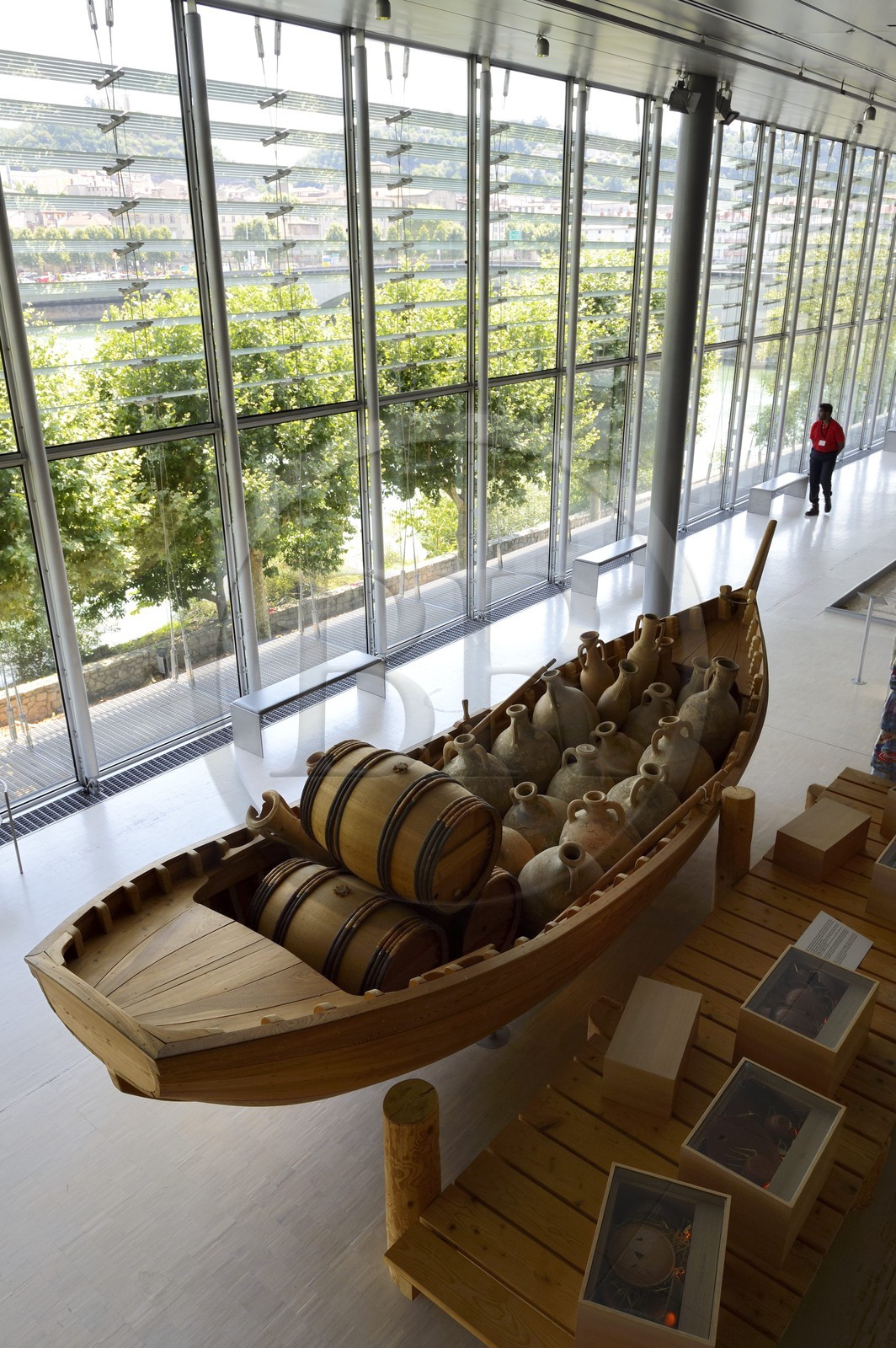 France, Rhône (69), Saint-Romain-en-Gal, musée gallo-romain de Saint-Romain-en-Gal, reconstitution d'un navire aux entrepôts de Vienne