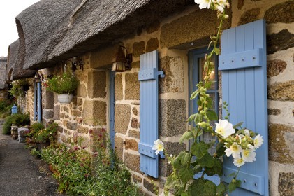 France, Finistere (29), region of Pont-Aven, Névez, the traditional thatched cottages of Kerascoet