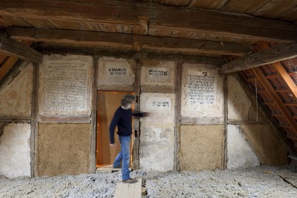 France, Bas Rhin, Traenheim, the attic synagogue, in the 18th century a small oratory, opened in 1723, was neatly hidden in a private house