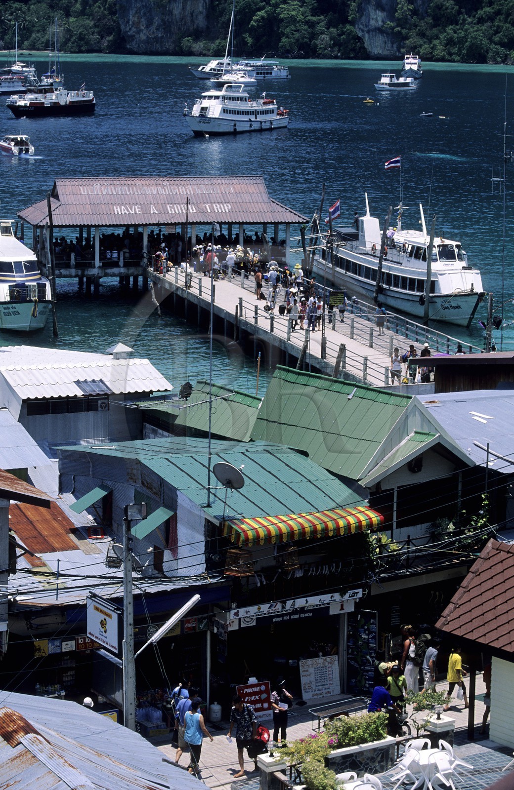 Thaïlande, Archipel de Ko Phi Phi, île de Phi Phi Don, le port de Ton Sai Bay