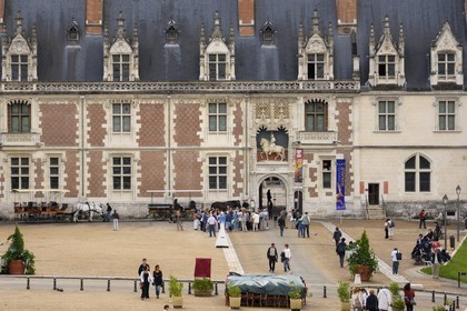 France, Loir-et-Cher (41), vallée de la Loire classée au Patrimoine Mondial de l'UNESCO, château de Blois, façade de l'aile Louis XII