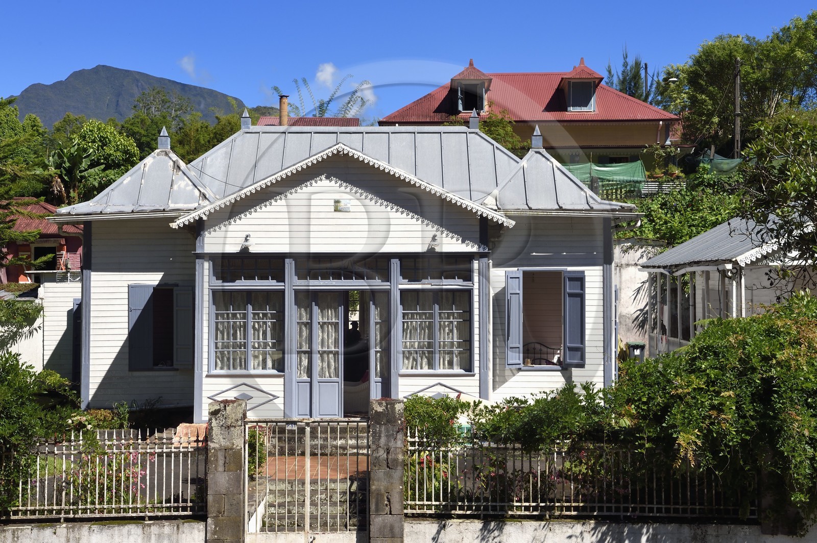France, Ile de la Reunion, Cirque de Salazie, classé Patrimoine Mondial de l'UNESCO, Hell-Bourg, labellisé les Plus Beaux Villages de France, la villa des Charmettes case créole traditionnelle