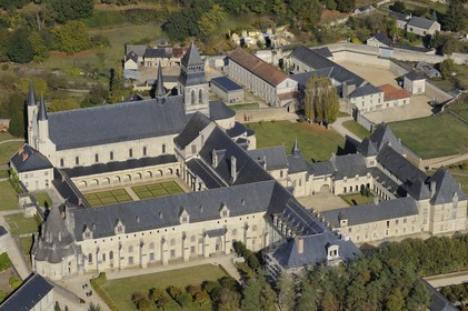 France, Maine-et-Loire (49), Vallée de la Loire classée Patrimoine Mondial de l'UNESCO, Fontevraud l'Abbaye, abbaye de Fontevraud (vue aérienne)