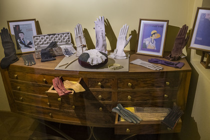 France, Aveyron, Millau, Millau and Grands Causses museum housed in the Hotel de Pegayrolles, recreation of a 1930s glove shop