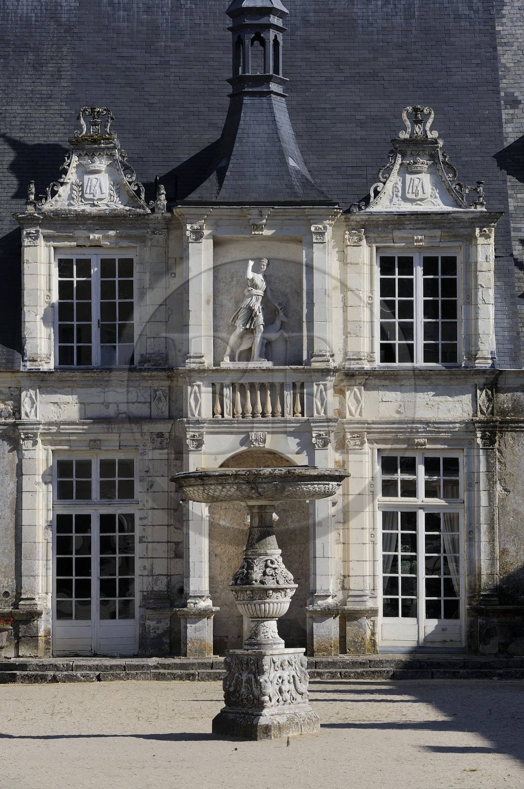 France, Loir-et-Cher (41), château de Villesavin (châteaux de la Loire), la cour d'honneur
