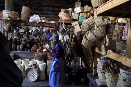 Zimbabwe, Harare, marché artisanal couvert de Mbare