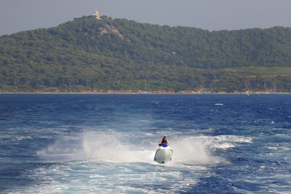 France, Var (83), Iles d'Hyères, parc national de Port-Cros, île de Porquerolles, jet ski ou scooter des mers