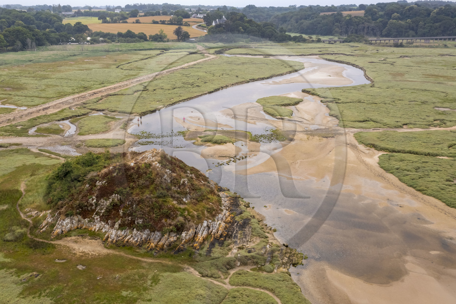 France, Côtes d'Armor (22), Grand Site de France Cap d'Erquy – Cap Fréhel, Fréhel, estuaire de la rivière l'Islet aux Sables d'Or les Pins (vue aérienne)