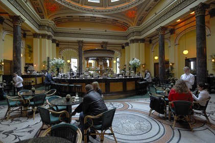 Royaume-Uni, Ecosse, Edimbourg, café-restaurant le Dome dans les locaux d'une ancienne banque de New Town georgien