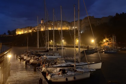 France, Haute-Corse (2B), Bastia, le Vieux-Port dominé par l'ancien palais des gouverneurs génois