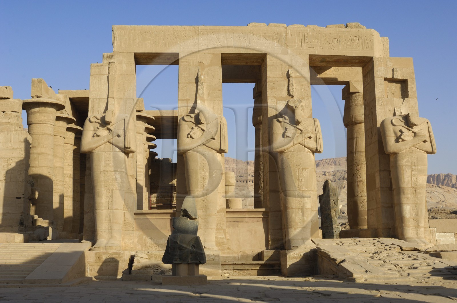 Egypte, Haute Egypte, vallée du Nil, environs de Louxor, nécropole thébaine classée Patrimoine Mondial de l'UNESCO, Thèbes Ouest, temple de Ramesseum