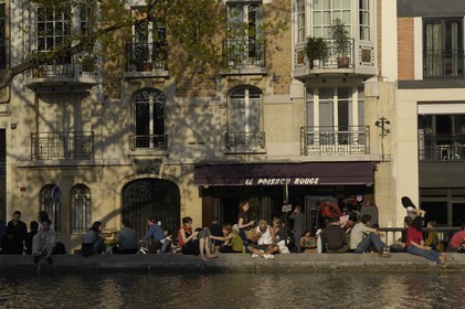 France, Paris (75), canal Saint-Martin,  bistro du quai de Jemmapes